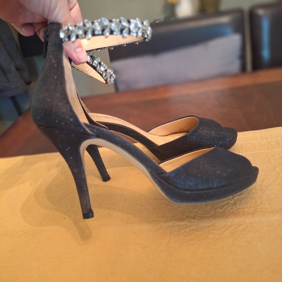 Badgley Mischka Embellished Women's Black Heels Sz 7 - Picture 15 of 16